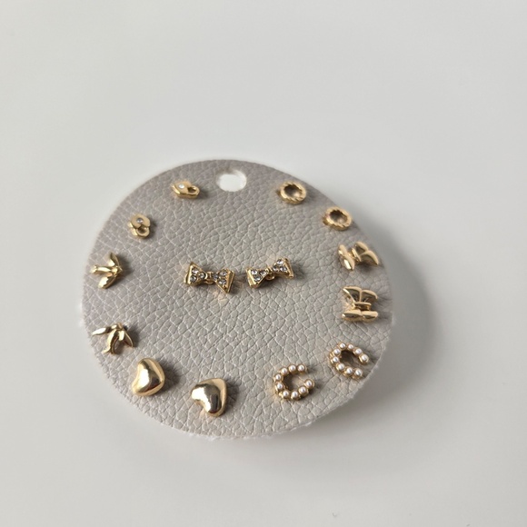 7 Pair Set Dainty Gold Tone Stud Earring - Picture 3 of 4